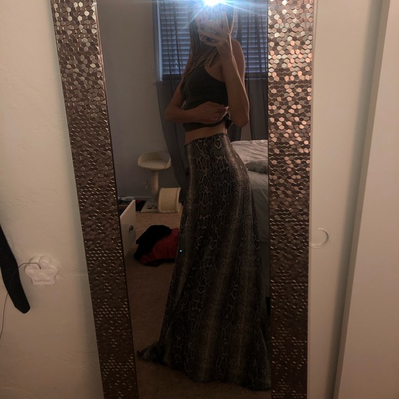 🐍Grey chiffon snake skin print beach maxi skirt🐍 - Picture 2 of 3
